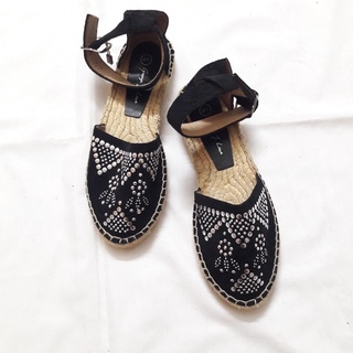 Giày sandal bệt đế cói mũi tròn đính hạt