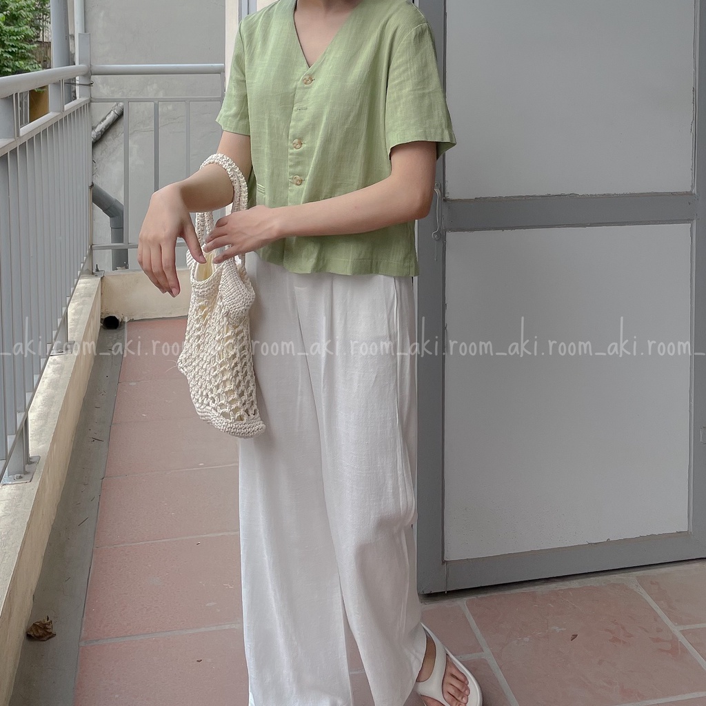 Áo linen xước cổ V cài cúc dáng ngắn chất mỏng nhẹ