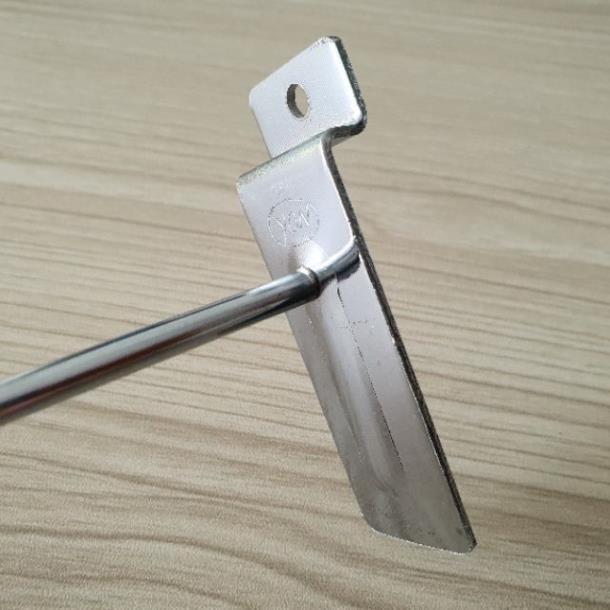 Móc treo phụ kiện điện thoại cài rãnh thanh slatwall .móc treo cài rảnh gỗ rảnh nhôm