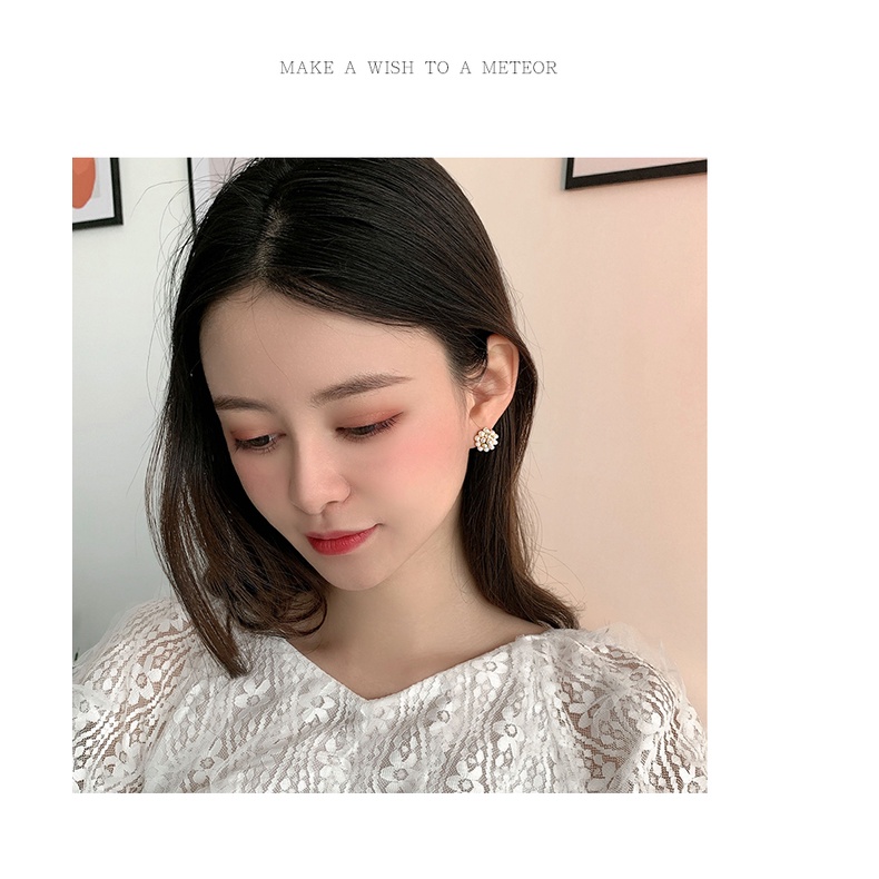 Bông tai đính ngọc trai phong cách đơn giản