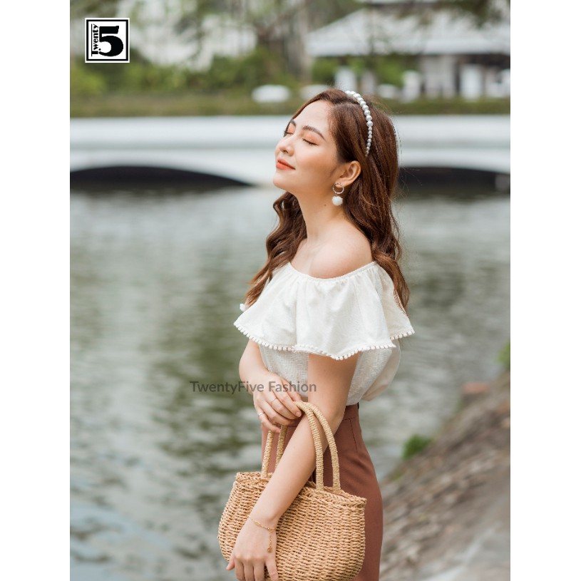 Áo kiểu nữ trễ vai bèo nhún phối ren chất đũi mềm Twentyfive M1101