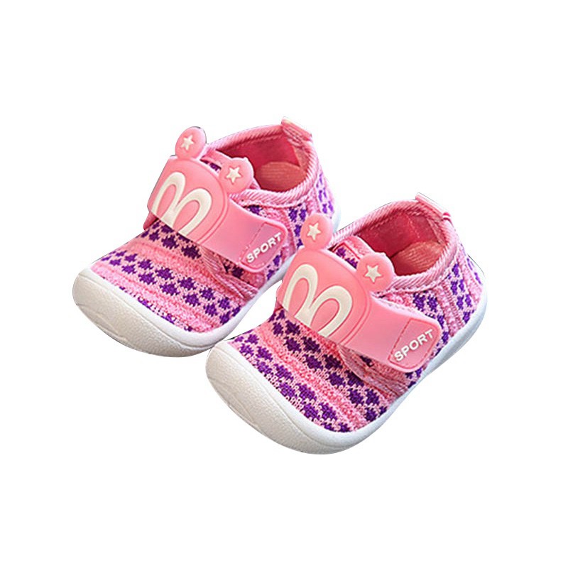 Giày tập đi đế mềm chống trượt hoạ tiết dễ thương cho bé