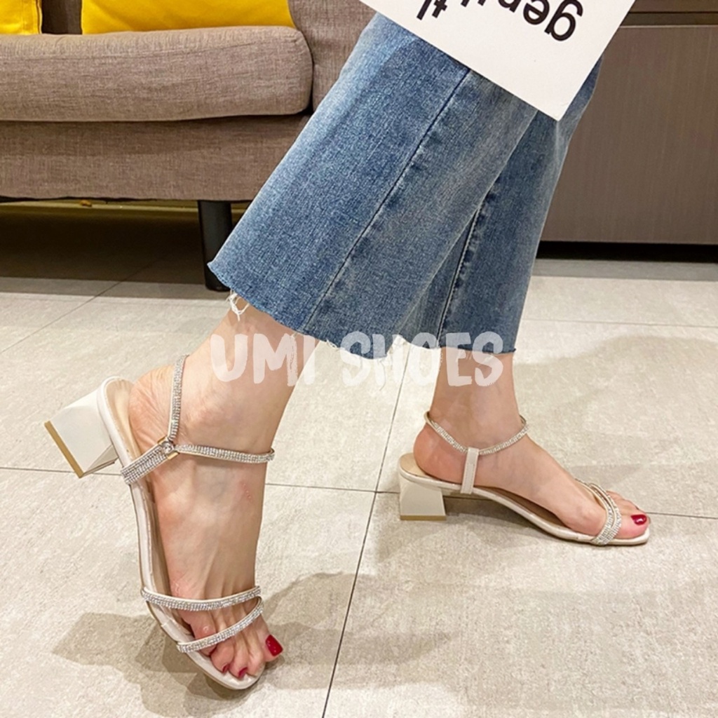 [NOWSHIP] Dép Sandal Cao Gót Nữ dáng Guốc BLCEO Quai Đính Đá Sáng Soàn Gót Vuông Cao 5 phân Thời trang Màu Đen/Kem