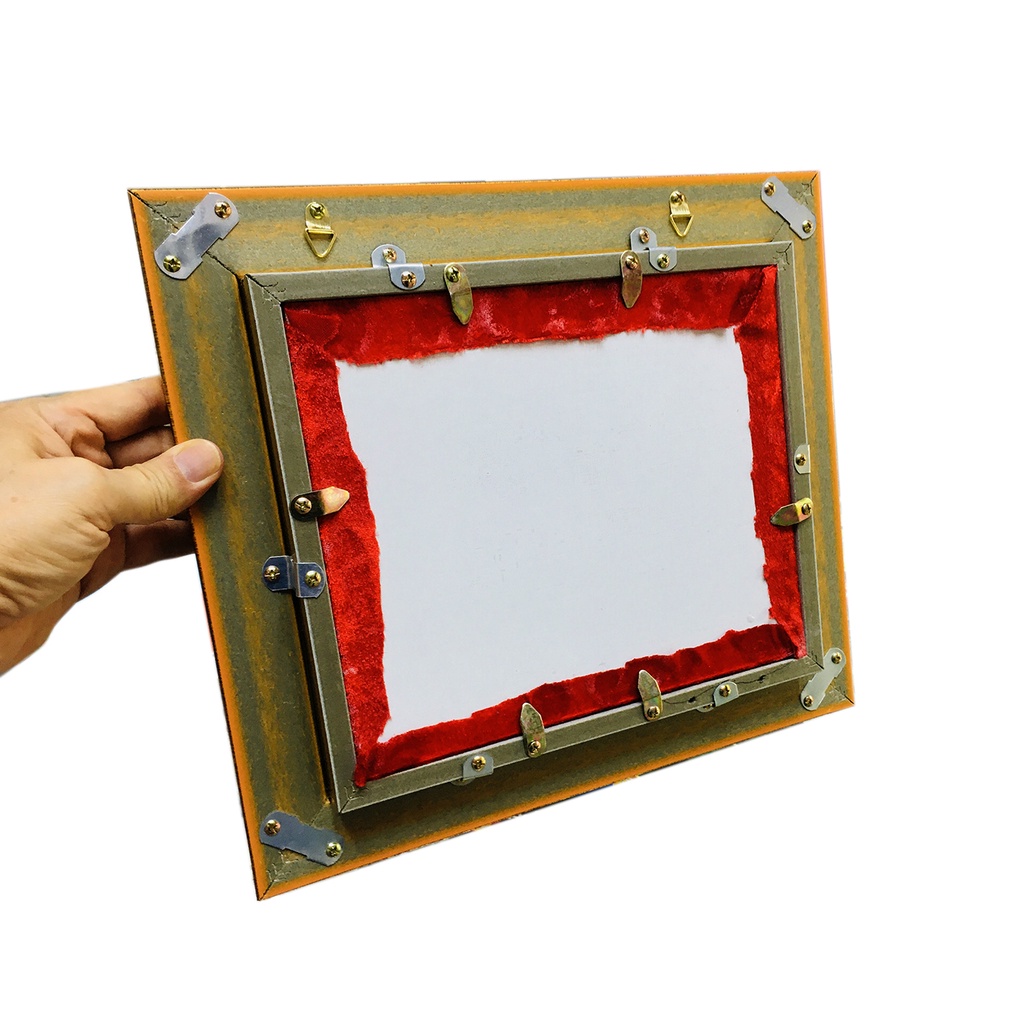 Khung Trưng Bày Huy Chương, Khung Huân Chương