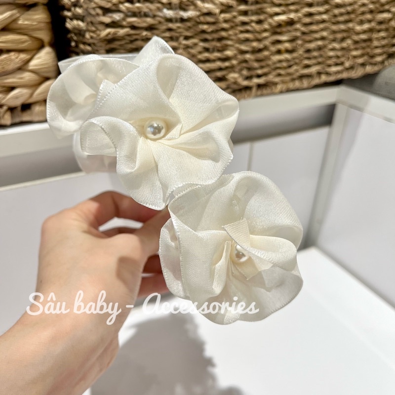 Bờm kẹp tóc hoa voan handmade đính hạt trai công chúa cho bé gái