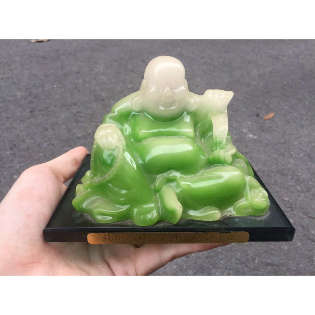 Tượng Phật Di Lạc đá xanh ngọc để taplo xe hơi.