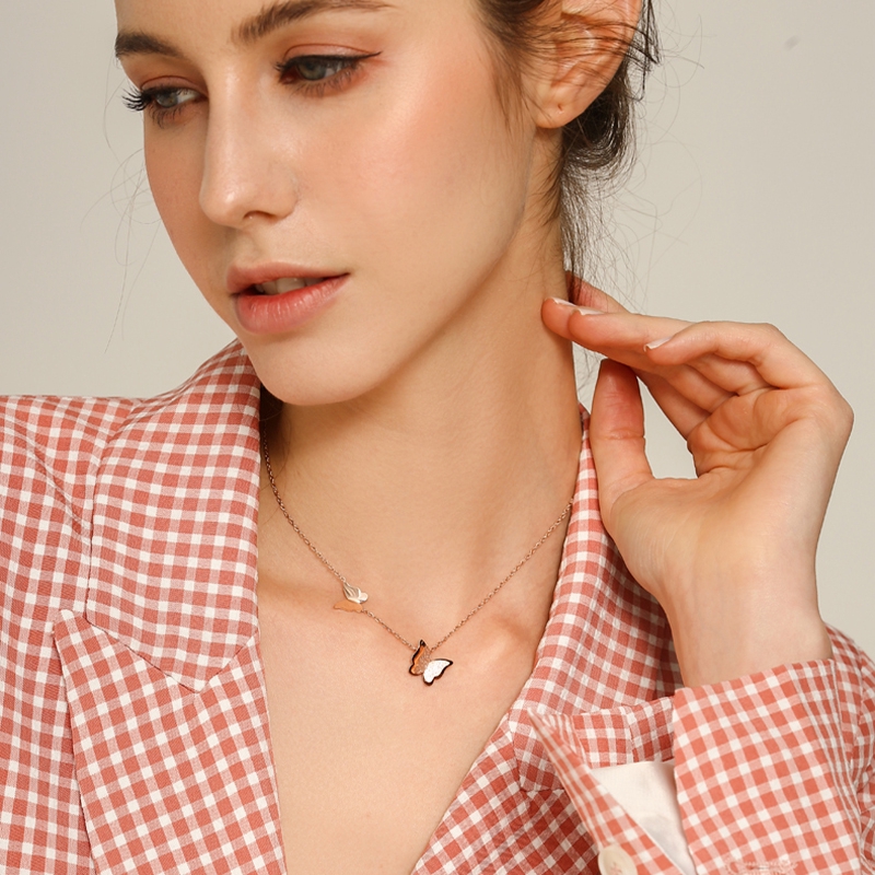 Dây chuyền MAYEBE LAVEND bằng thép titan mặt hình bướm