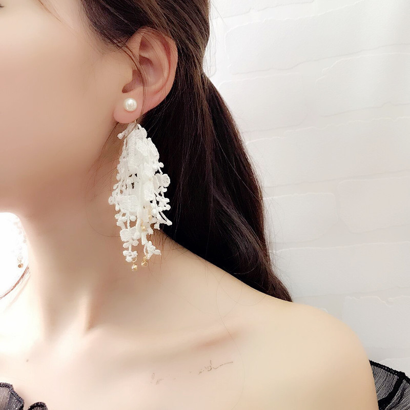 [White Collection] Simple flower fringed earrings Korean version personality long geometric wild petal earrings