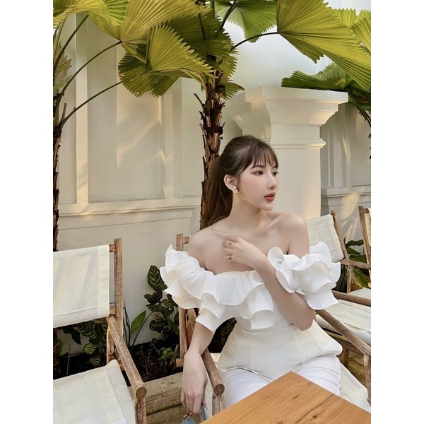 SET ÁO BẸT VAI BÈO TẦNG DẬP LI KÈM QUẦN SUÔNG CULOTTES TRẮNG ĐEN