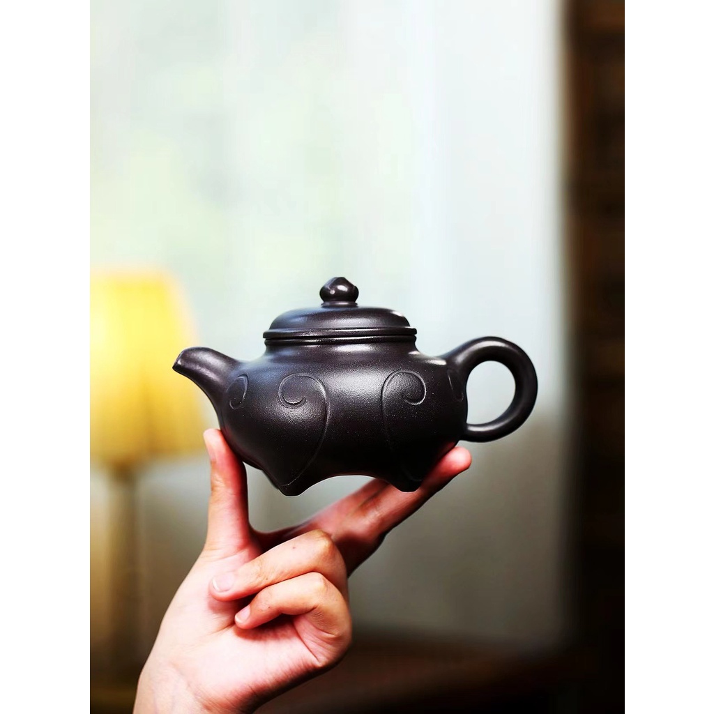 Ấm Tử Sa Nghi Hưng Cân Văn Như Ý 300 ml (Hắc Nê)