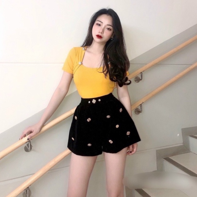 Áo thun cổ vuông khuy đồng siêu hot