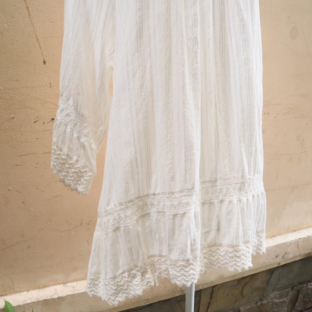 Áo trắng phối ren -2hand