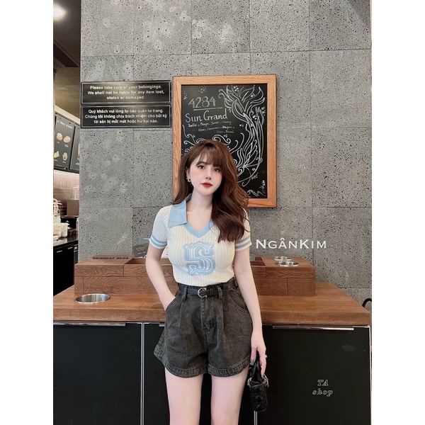 Áo len polo chữ S thêu phối màu viền tay siêu chảnh.