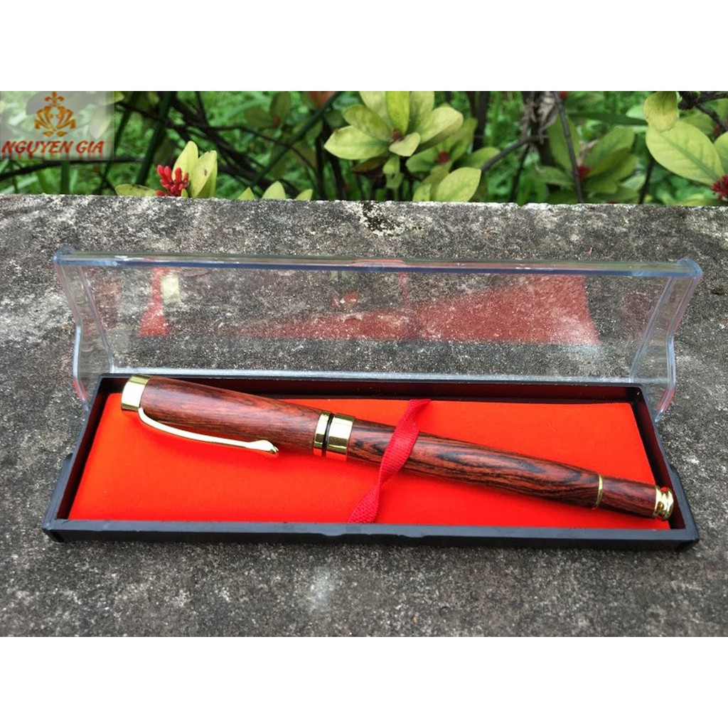 Bút gỗ sưa Lào – Bút ký Doanh Nhân
