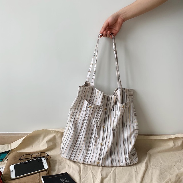 chiếc túi tái chế - totendl sọc trắng - được làm từ áo sơ mi nhung tăm 2hand