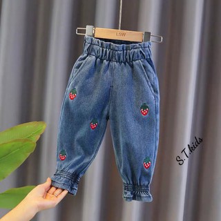 Quần Jean dâu tây hot hit đáng yêu cho bé gái