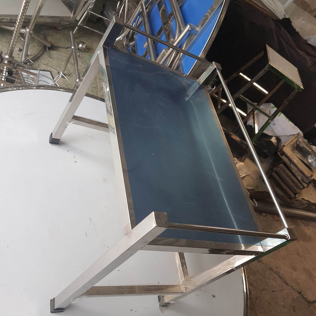 Kệ inox để lò vi sóng tiện dụng với 2 loaị inox 201 và loại inox 304 gồm size 35cm x 55cm và size 40cm x 60cm