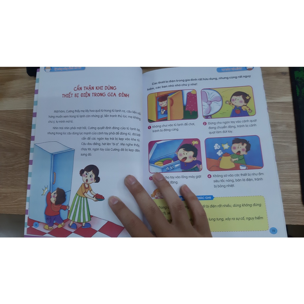 Sách Kỹ Năng Sống Dành Cho Trẻ: Thói Quen Tốt, Tự Bảo Vệ Mình, Giỏi Giao Tiếp, Tự Thoát Hiểm (Bộ 4 cuốn)