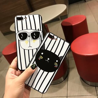 Ốp mèo đen và chó trắng