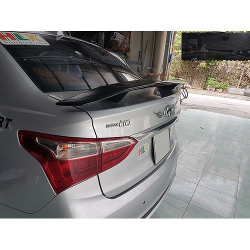 Độ đuôi gió có đèn cho xe Huyndai I10