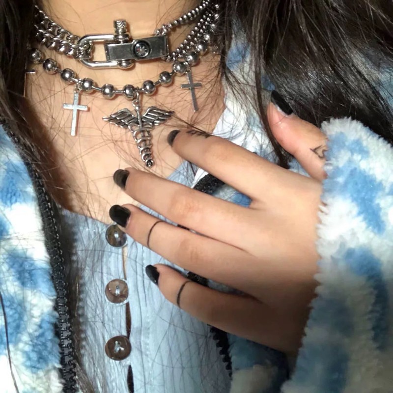 Vòng cổ choker mặt dây hình biểu tượng y học phong cách punk rock cho nữ
