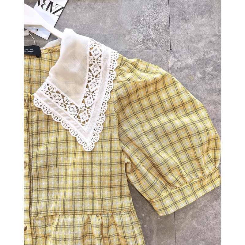 váy kẻ phối cổ ren