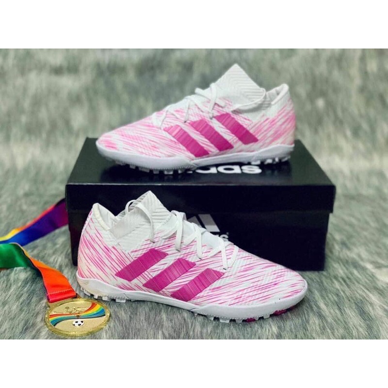 Giầy đá bóng Nemeziz 18.3 màu cam và màu hồng