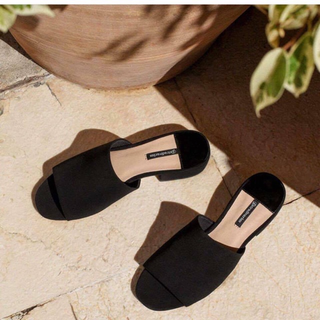 Dép stradivarius, đen, chuẩn auth, xách tay, dép thời trang, giá rẻ, size 35, phù hợp với moi loại quần áo, bền,