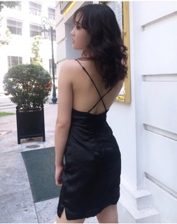 Váy hai dây màu đen chéo