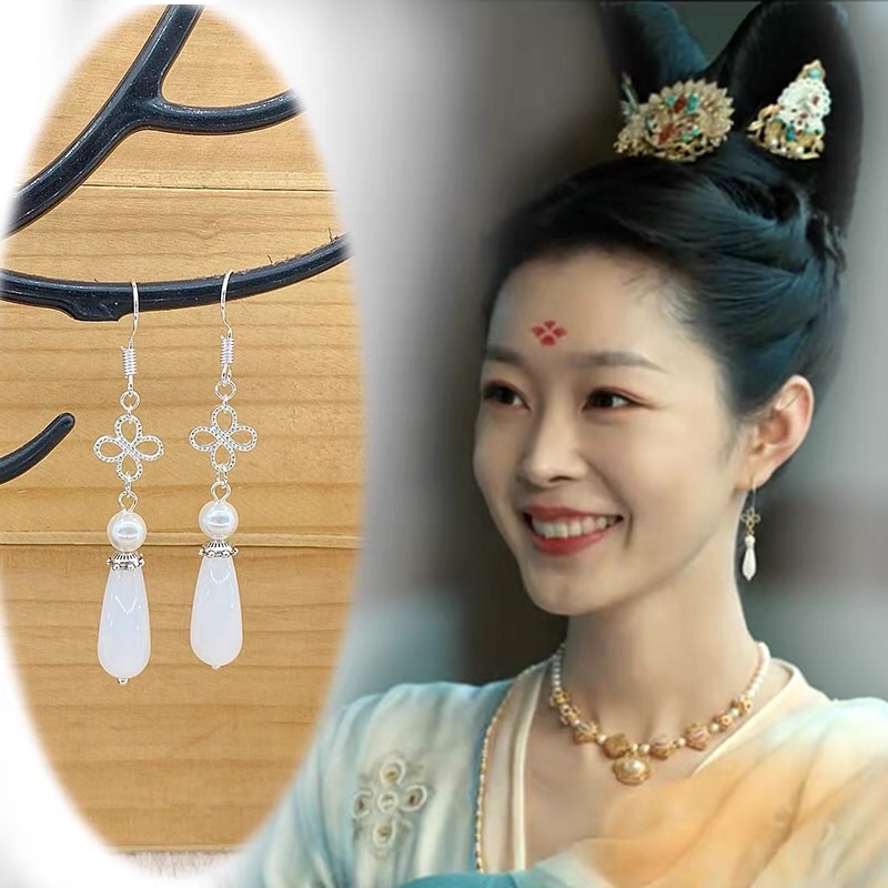Khuyên tai cổ trang có sẵn dùng làm phụ kiện chụp ảnh concept việt phục có sẵn bằng kim loại mạ