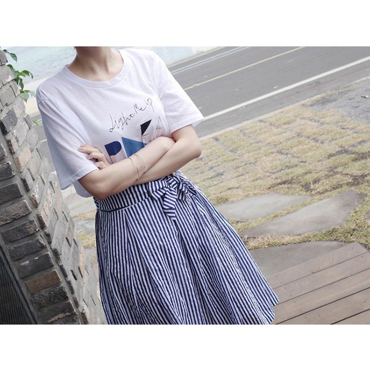 Set áo thun tay ngắn in hình chân váy xòe họa tiết sọc kèm nơ