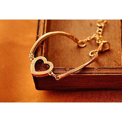 Vòng tay mặt hình trái tim đính đá dễ thương