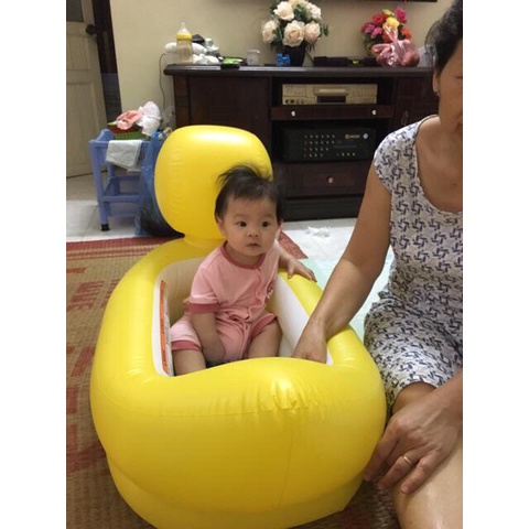 Chậu Tắm Phao Vịt Vàng Munchkin