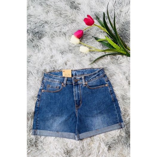 Quần Jeans ngắn nữ Levis 711 hợp thời trang form chuẩn. Thuận Nguyễn Authentic. | BigBuy360 - bigbuy360.vn