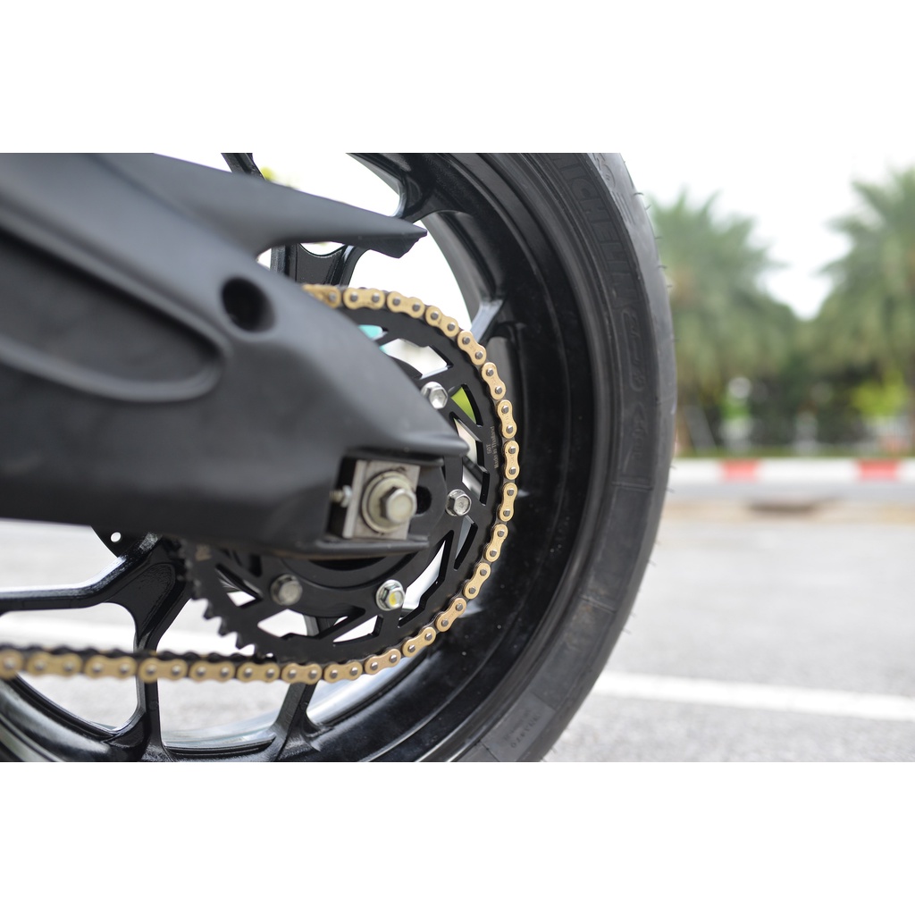 Nhông xích Yamaha R15v3 / XSR155 / MT15 đến từ các thương hiệu Recto - X1r . Kèm xích phớt cao su của RK - X1R,