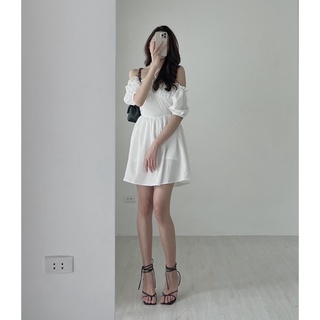 V6891 Váy trễ vai cổ yếm Audrey