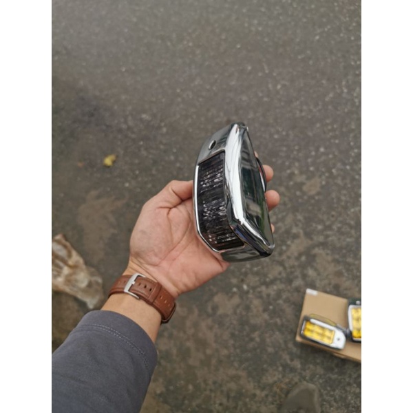 Đèn xi nhan cửa LED mạ INOX dành cho xe tải HINO 500 E.2 và E.4 dùng chung.