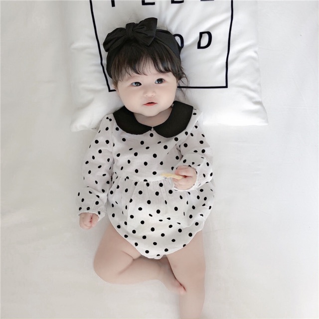 Body chấm bi cổ sen đen
