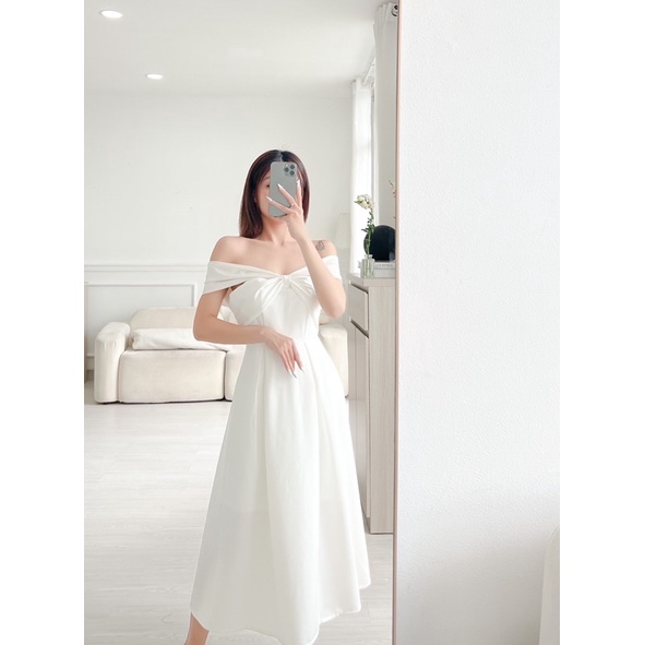 Đầm Chery trễ vai xoắn ngực dáng dài đi tiệc