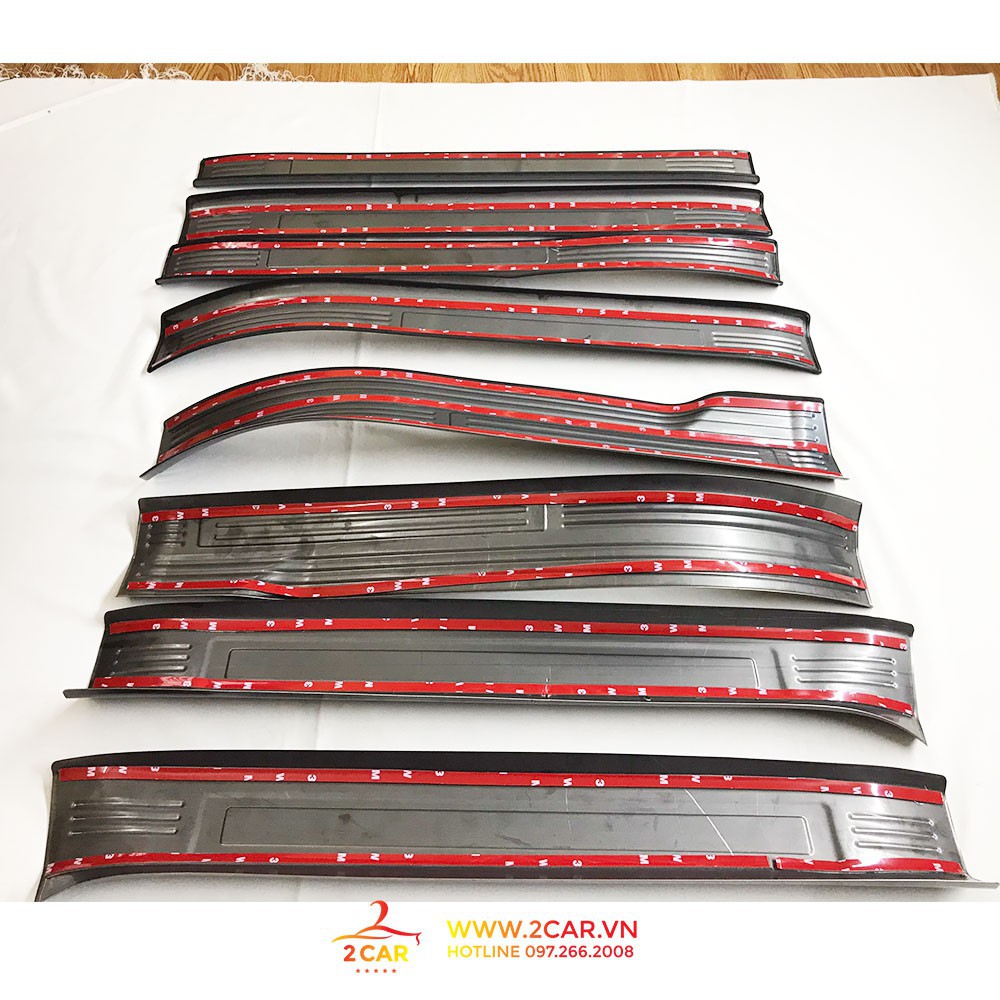 Bộ Ốp Bậc Cửa, Nẹp Bước Chân Trong Ngoài Xe Peugeot 3008-5008, chất liệu Titan