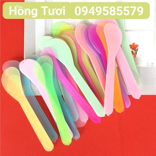 Combo 100 muỗng múc kem, quét mặt nạ (đủ màu)
