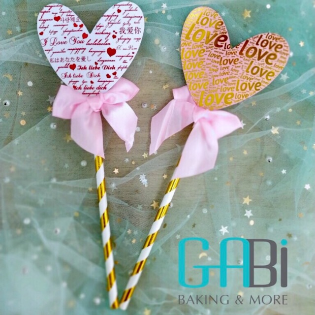 Topper giấy cắm bánh hình tim có nơ