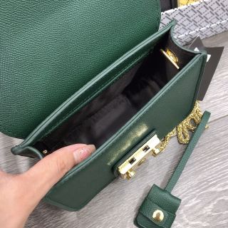 Túi đeo chéo cho chị em gái