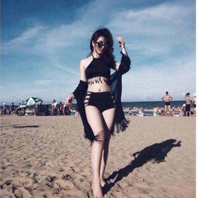 Bikini yếm đen thời trang