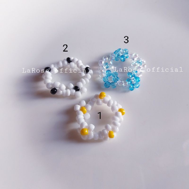 (Sale) Nhẫn hạt cườm daisy