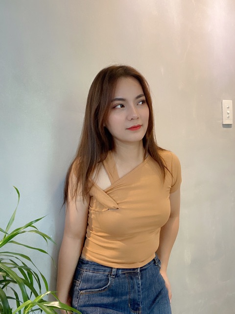 áo thun tay ngắn nữ croptop kiểu lệch vai