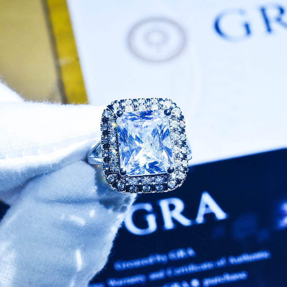 Nhẫn mặt vuông đính đá kim cương nhân tạo thiết kế thời trang