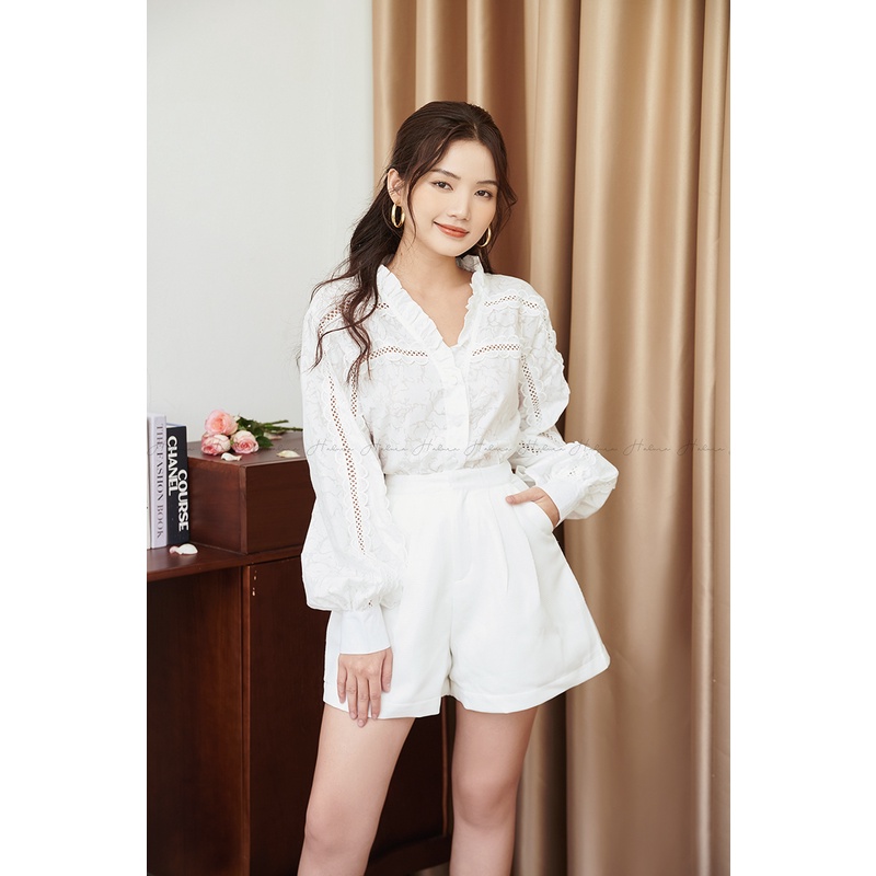 ÁO Sơmi Trắng Cotton Hoa Ép Tay Cách Điệu Cổ Ren HALURA (HSH22001)