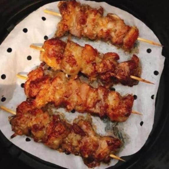 Giấy nến cho nồi chiên không nướng bánh làm bánh tập 100 tờ giấy thấm dầu đục lỗ tròn tặng bình xịt dầu MiibooShi MB28