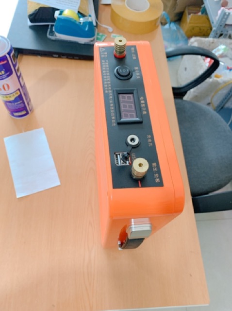 Hộp đựng pin lithium có đèn led